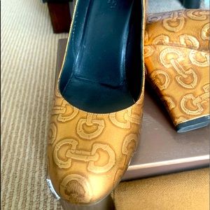 Gucci pump